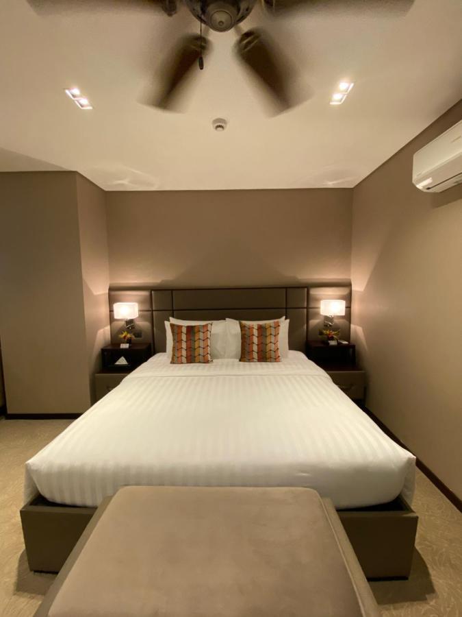 באגויו The Plaza Garden Hotel And Residences מראה חיצוני תמונה
