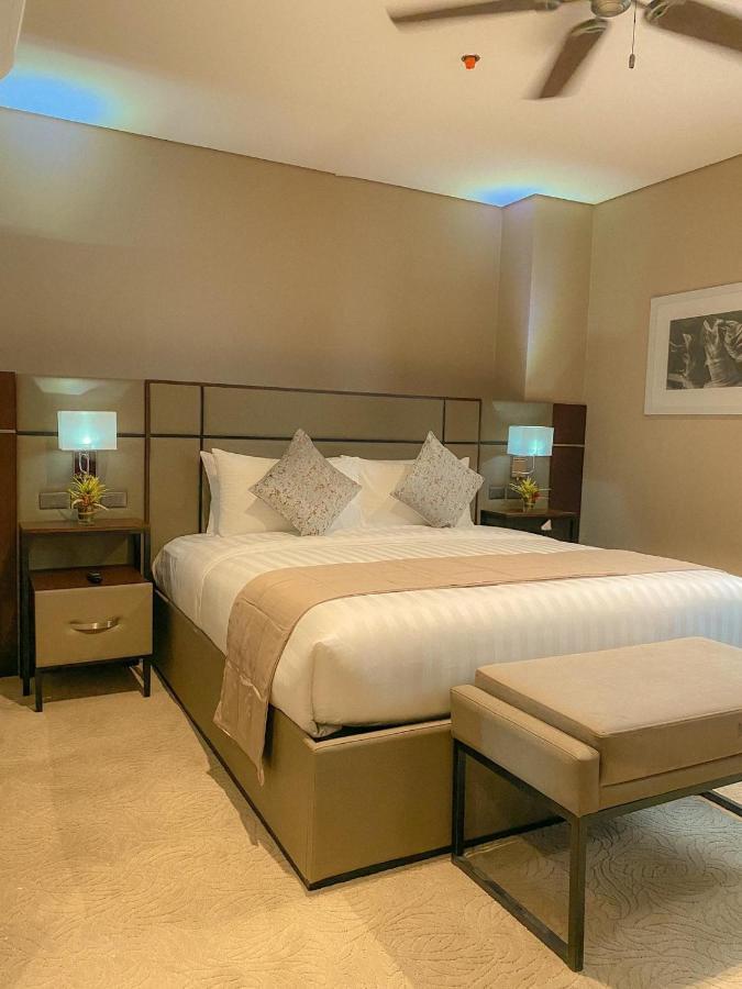 באגויו The Plaza Garden Hotel And Residences מראה חיצוני תמונה